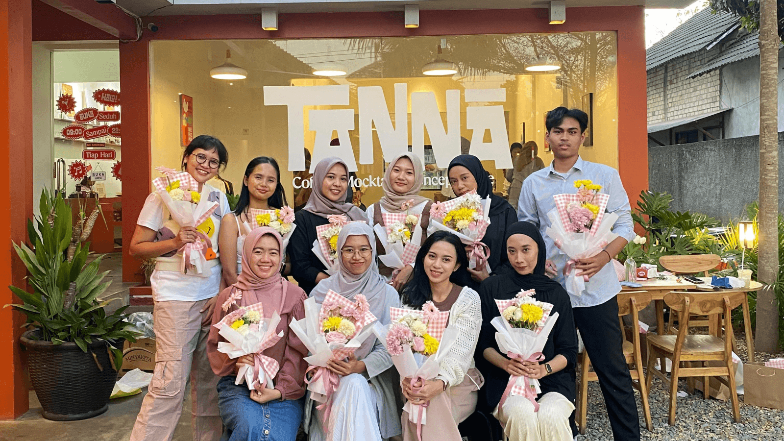 SMELY: Bridging Emotions with Flowers and Thoughtful Gifts
